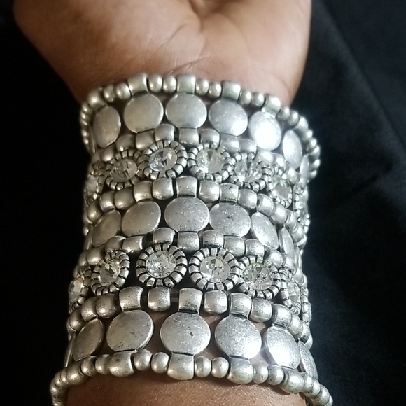 Elegant Silver Beaded Bracelet - Picture 1 of 10